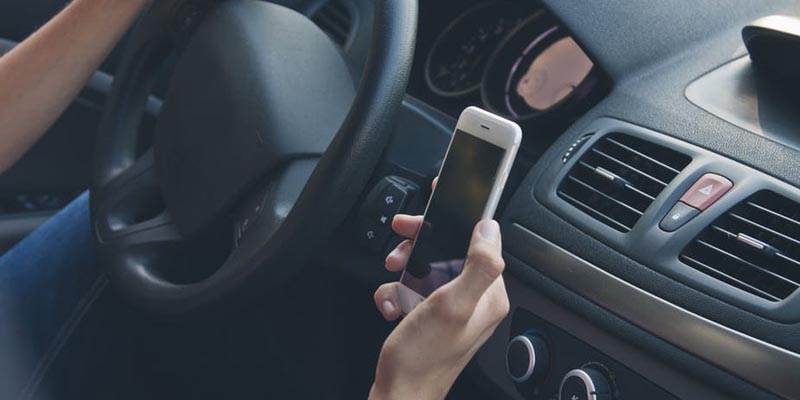 جریمه ۲۰۰ پوندی برای لمس موبایل در حین رانندگی